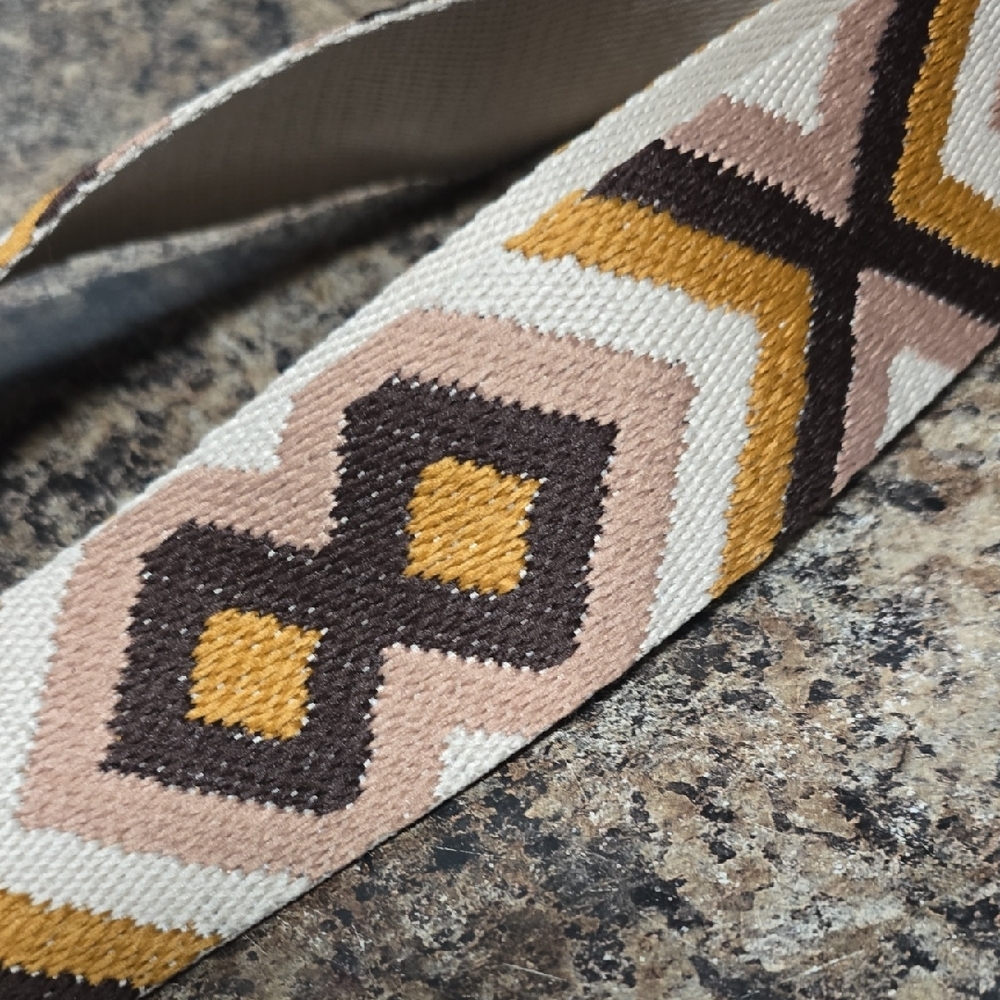Geometric Patterned Strap - Picture 4 of 4